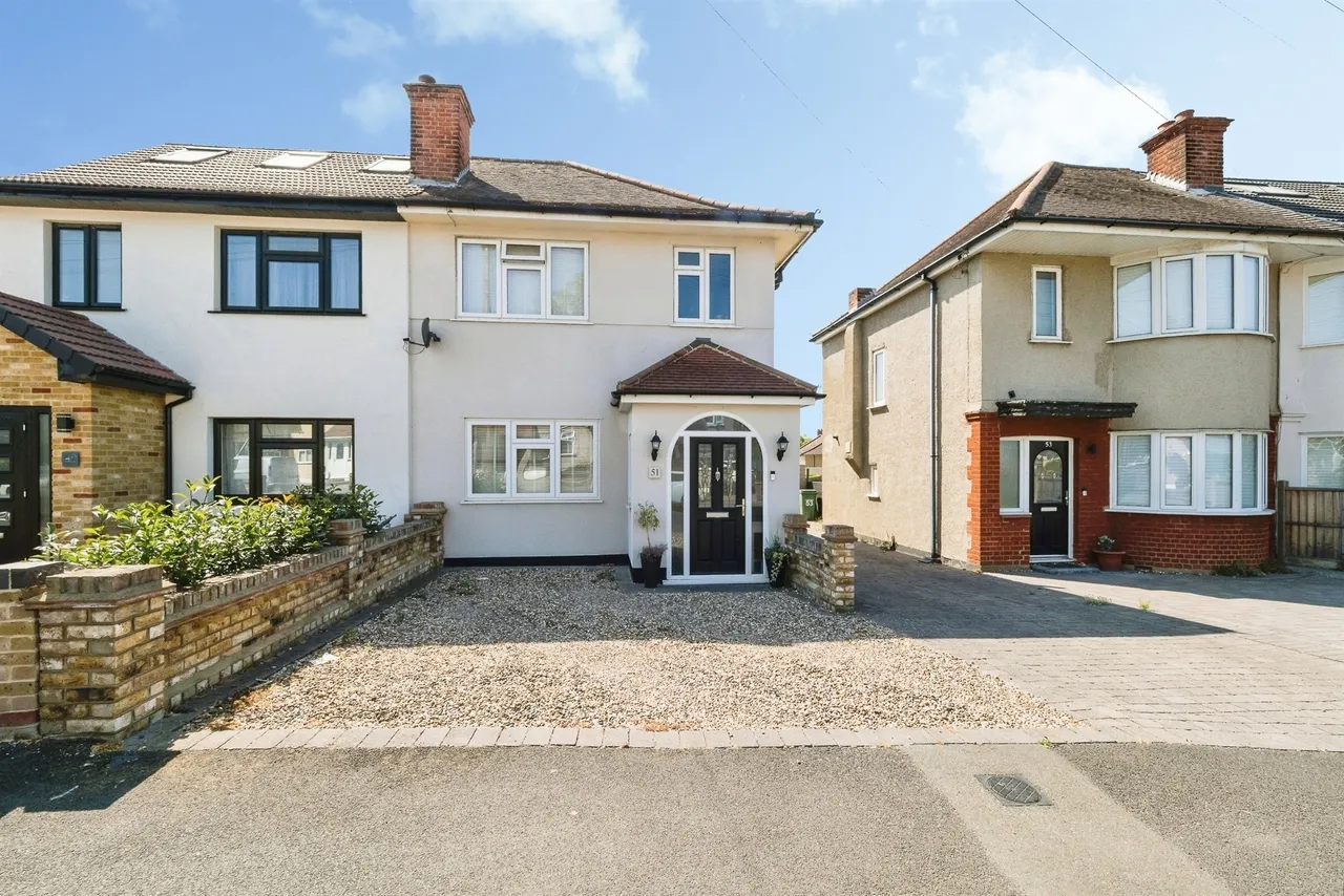 3 bed house for sale, Lynwood Drive, Romford, RM5