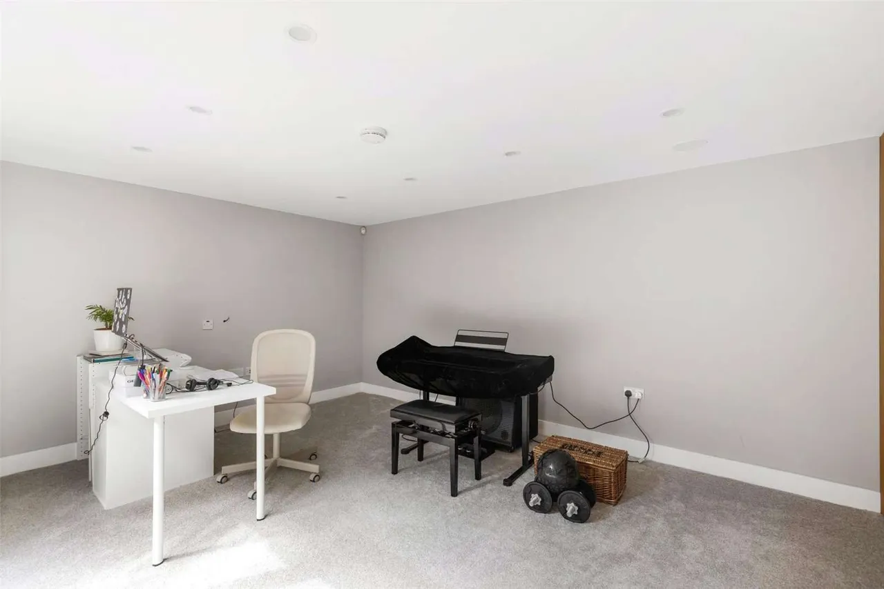 Ellerslie Road, London, W12 7BW, photo 6