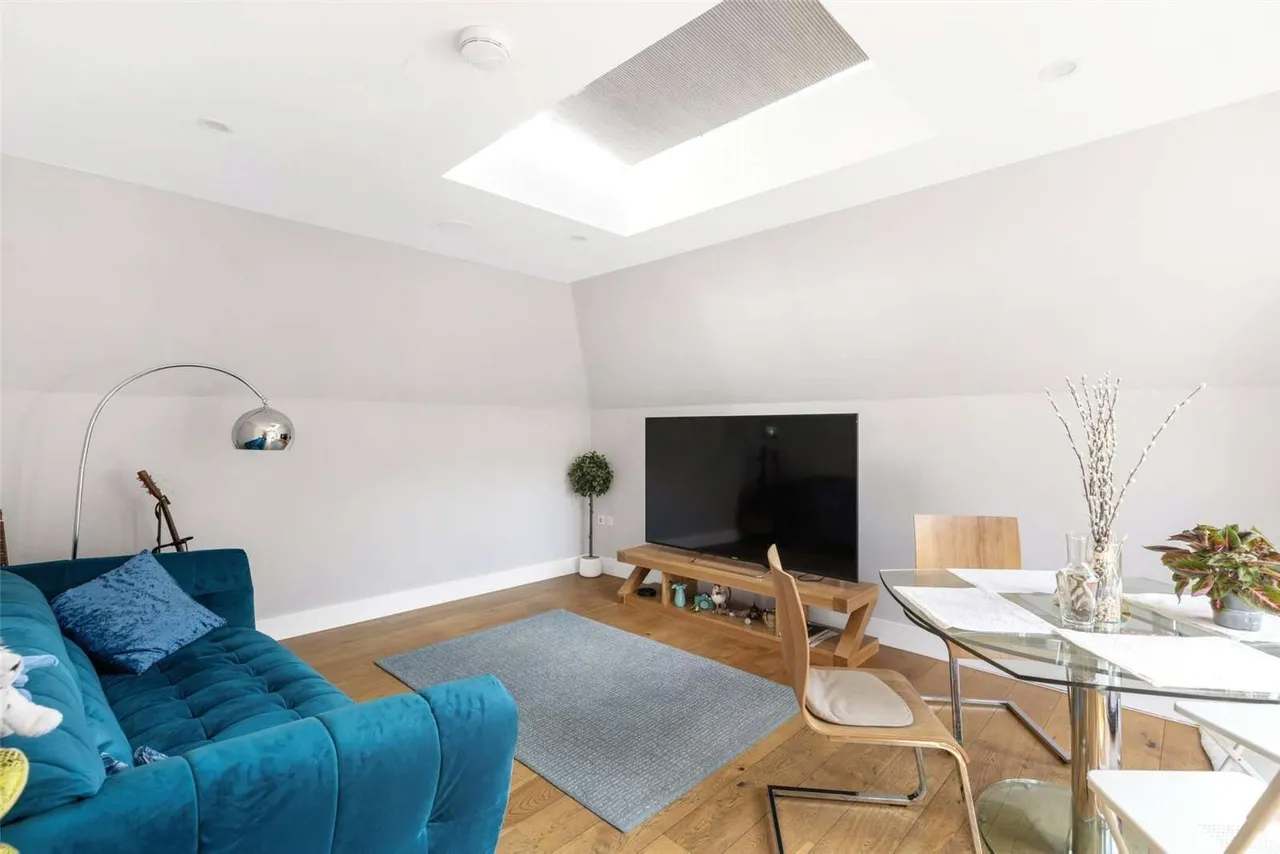 3 bed house for sale — Ellerslie Road, London, W12 7BW