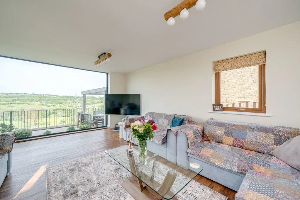 Long Croft View, Upper Batley WF17 0AE, photo 4