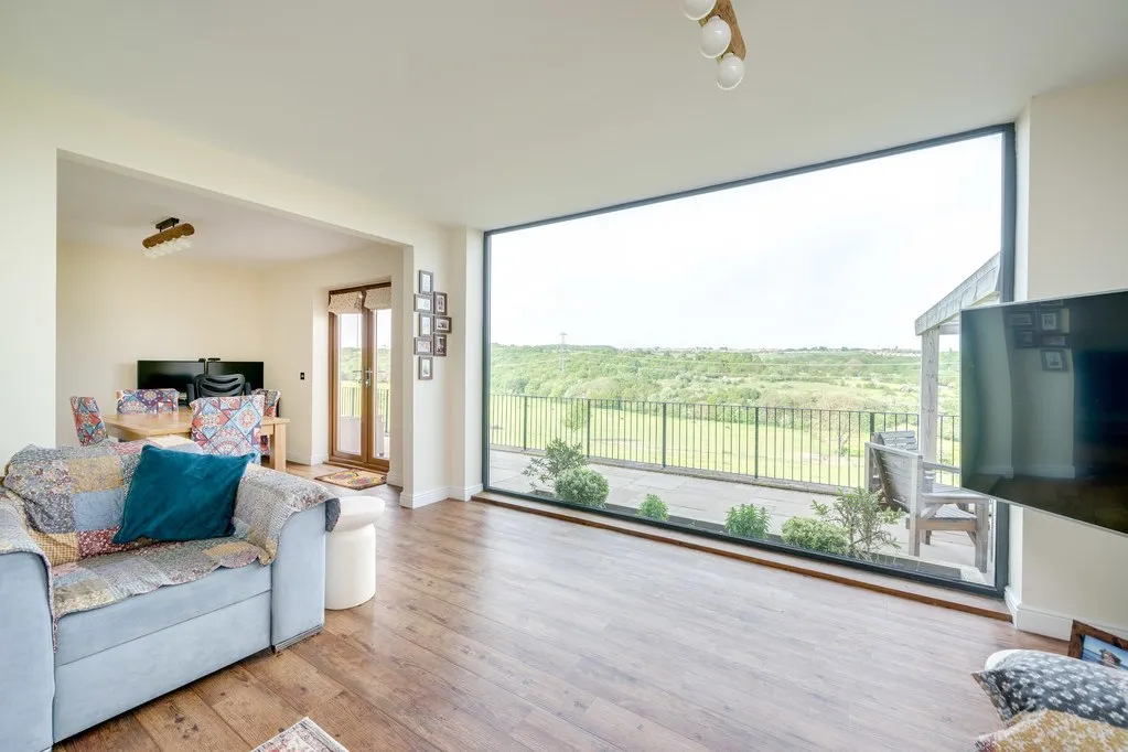 Long Croft View, Upper Batley WF17 0AE, photo 3