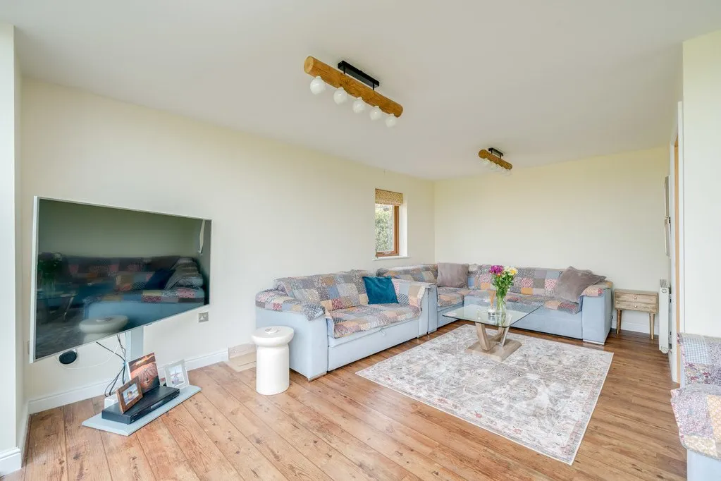 Long Croft View, Upper Batley WF17 0AE, photo 5