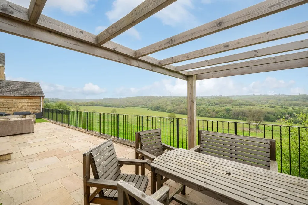 Long Croft View, Upper Batley WF17 0AE, photo 2