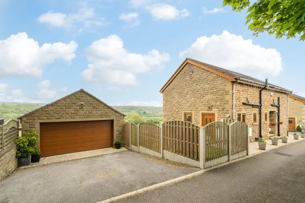 4 bed house for sale — Long Croft View, Upper Batley WF17 0AE