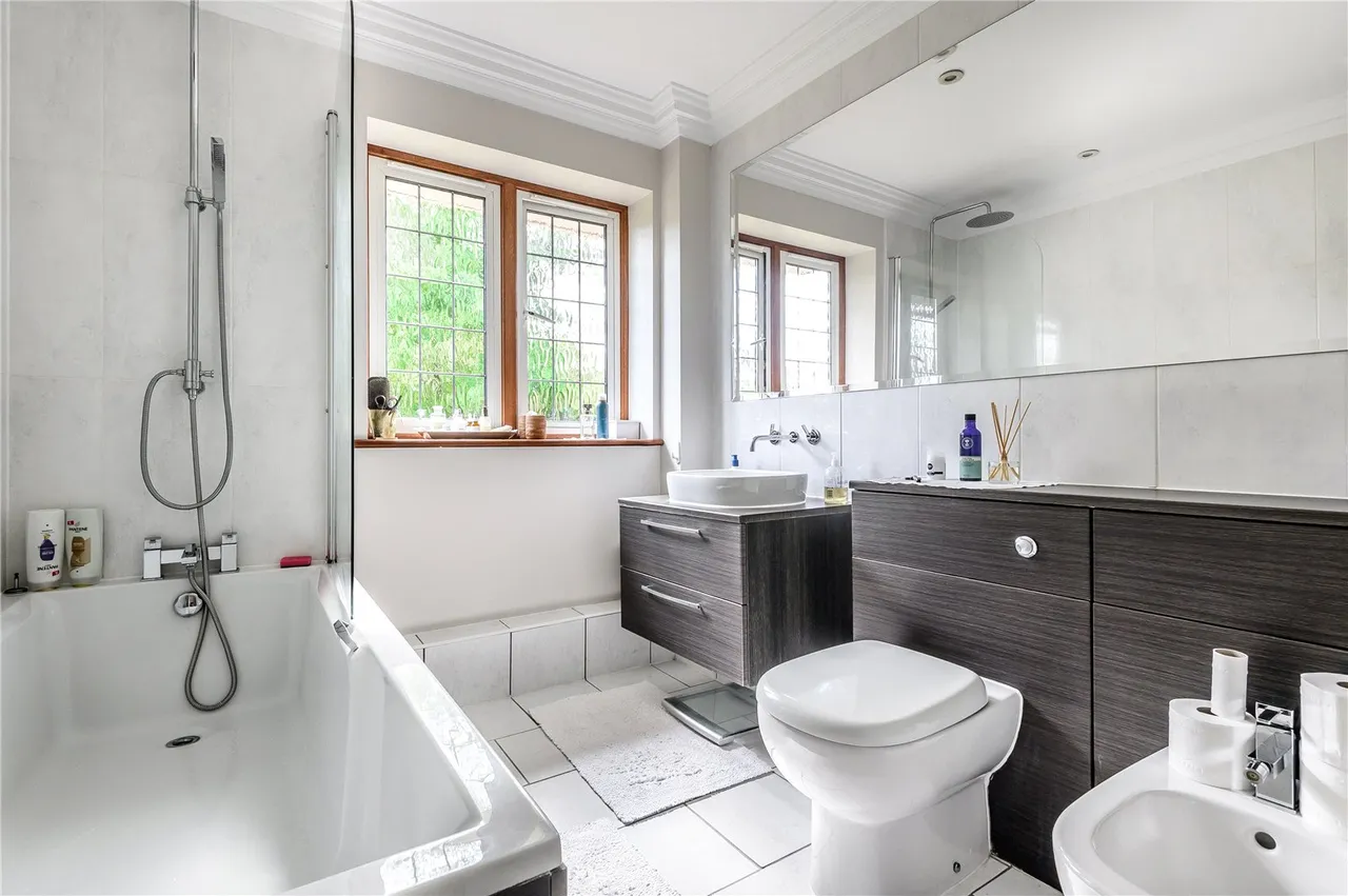 Dene Lane, Lower Bourne, GU10, photo 9
