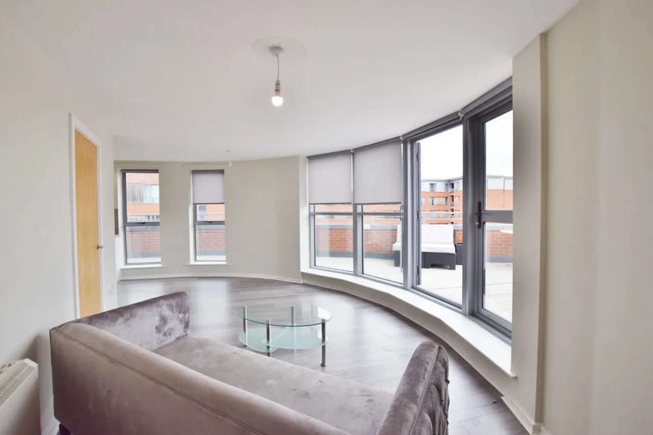 2 bed flat to rent — Ahlux Court, Millwright Street
