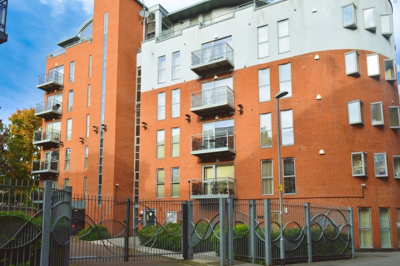 Ahlux Court, Millwright Street, photo 12