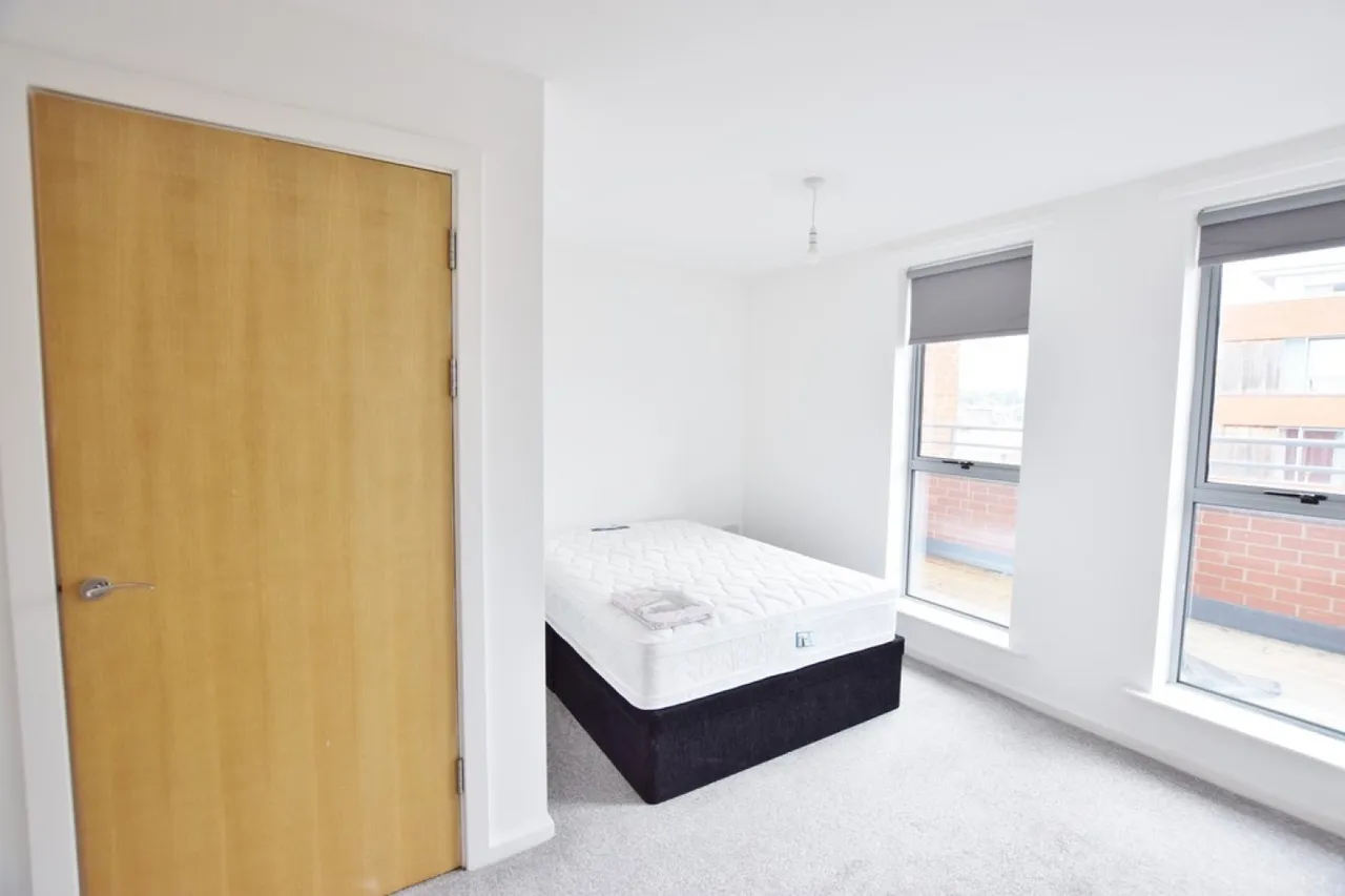 Ahlux Court, Millwright Street, photo 8