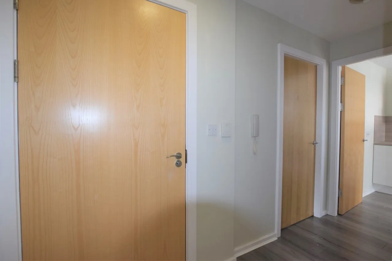 Ahlux Court, Millwright Street, photo 11