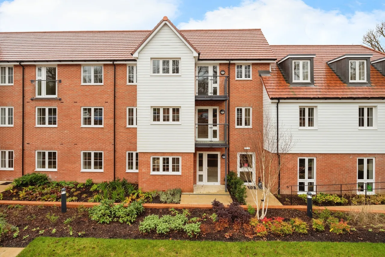 2 bed flat for sale, Weavers House, Highgate Hill, TN18