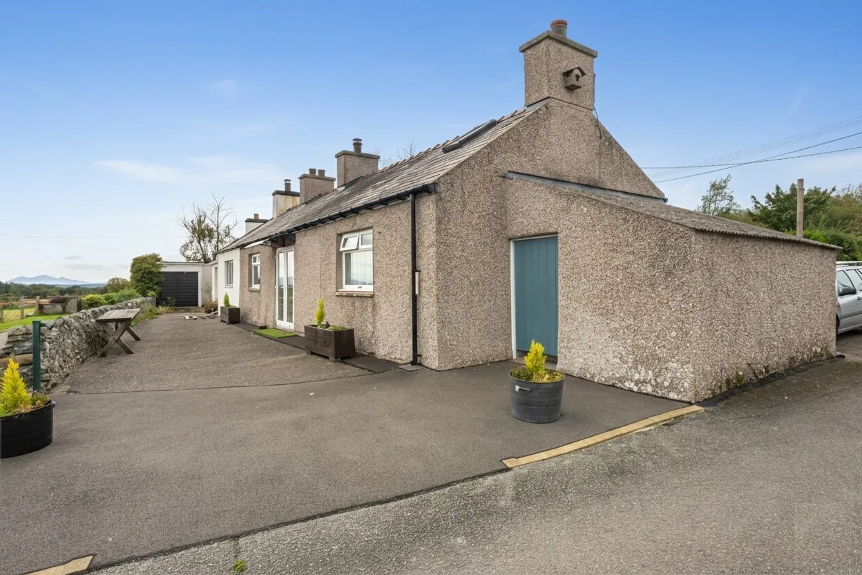 3 bed house for sale, Llangristiolus, Bodorgan