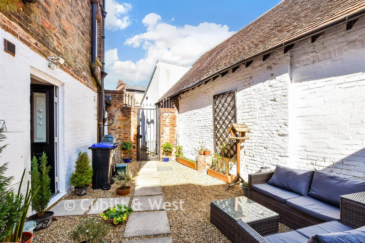 West Street, Dorking, RH4, photo 11