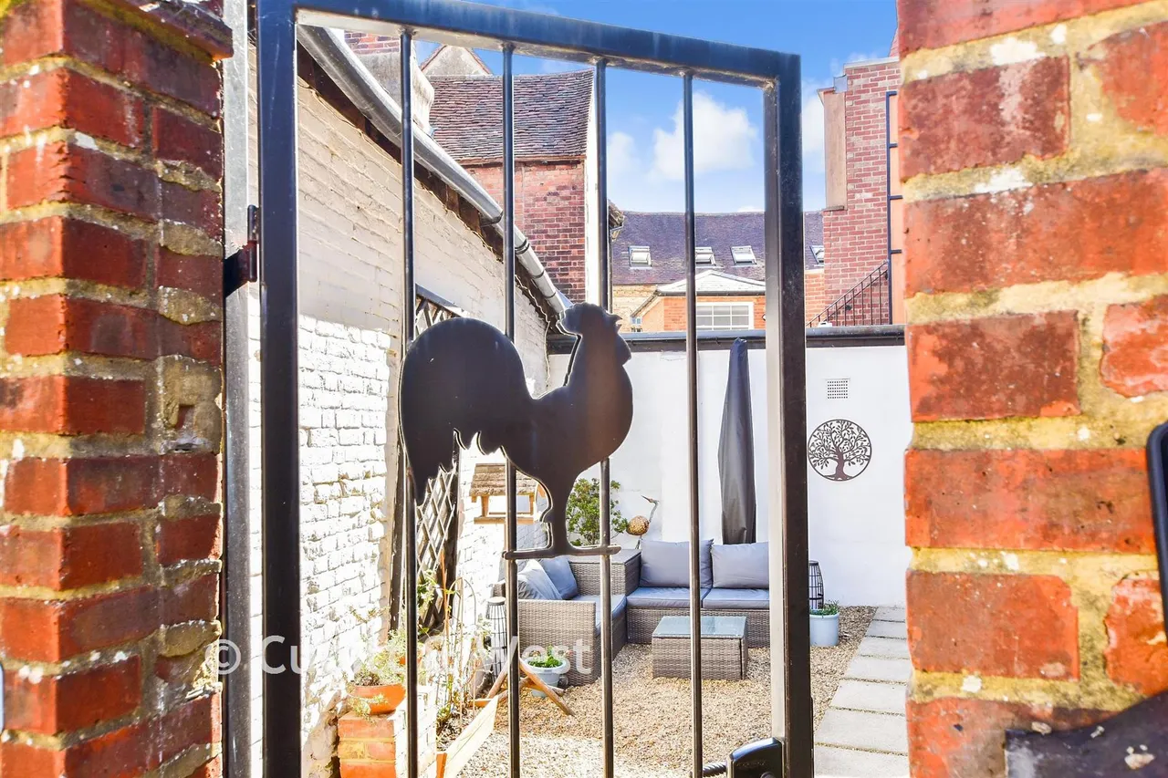 West Street, Dorking, RH4, photo 14