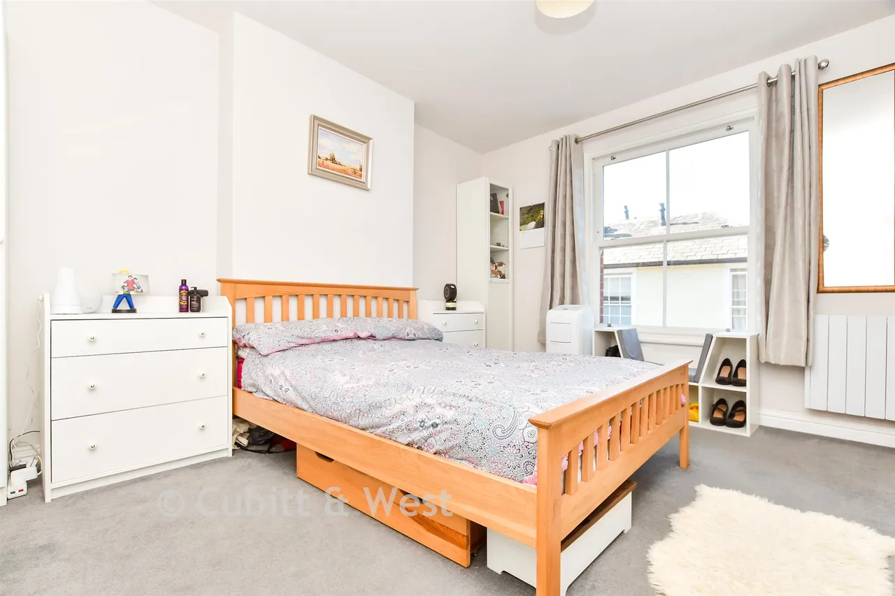 West Street, Dorking, RH4, photo 8