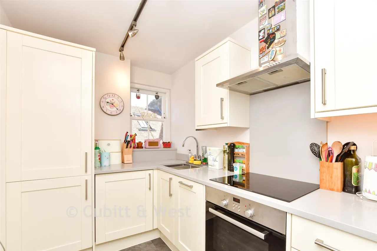 West Street, Dorking, RH4, photo 2