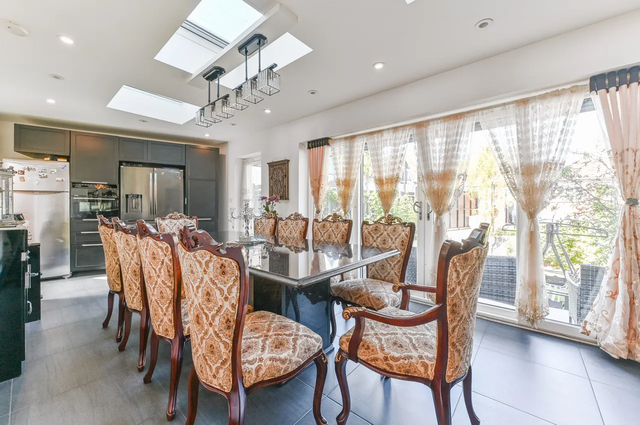 14 Dunbar Avenue, London, photo 6