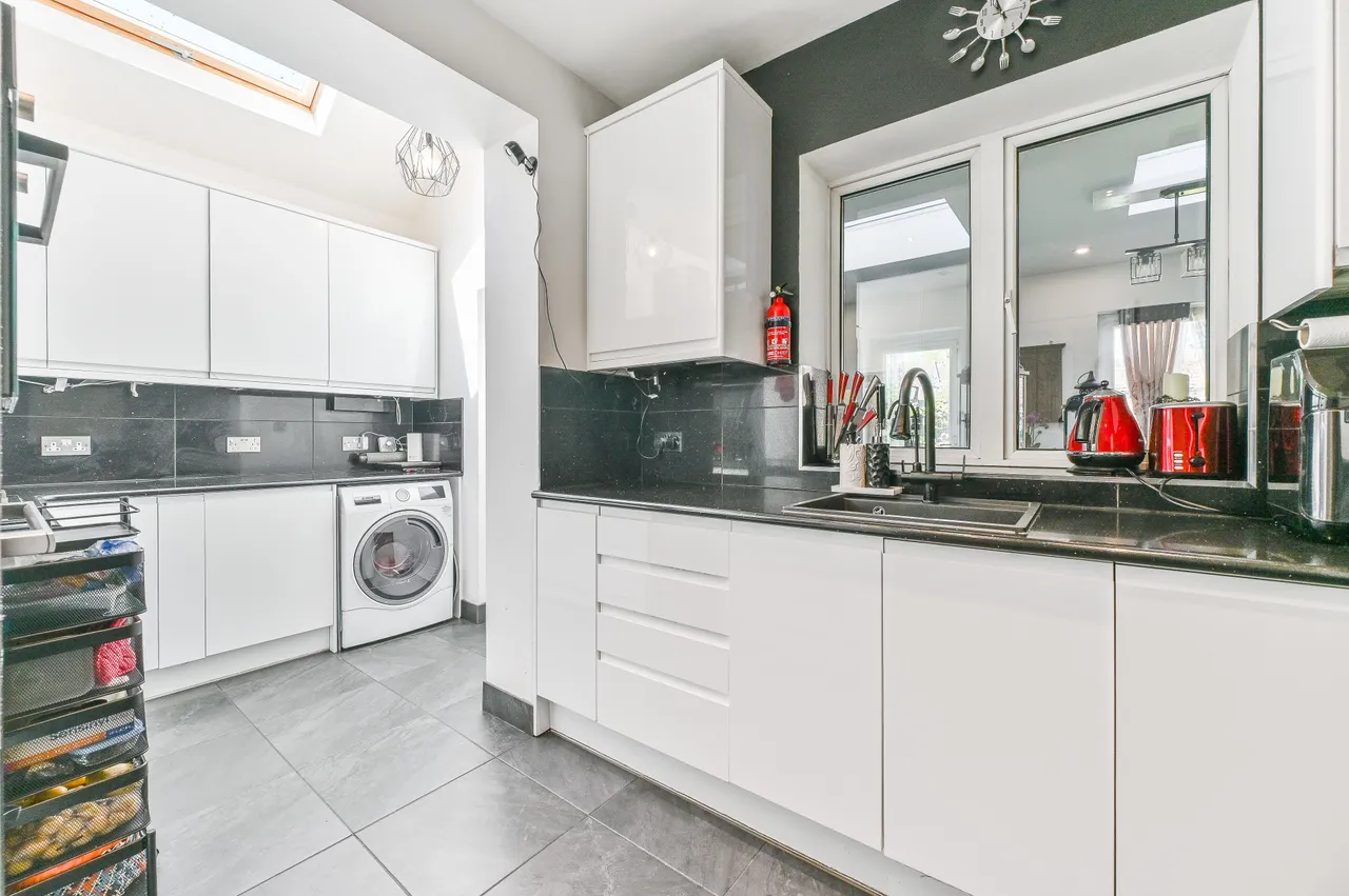 14 Dunbar Avenue, London, photo 9