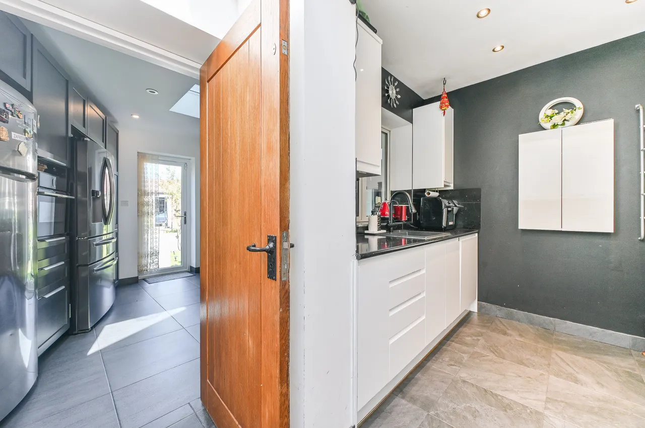 14 Dunbar Avenue, London, photo 8