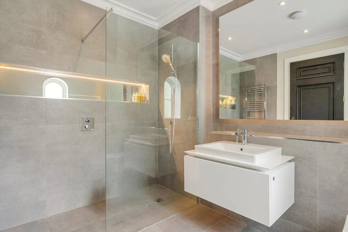 Abbots Drive, Virginia Water, GU25, photo 22
