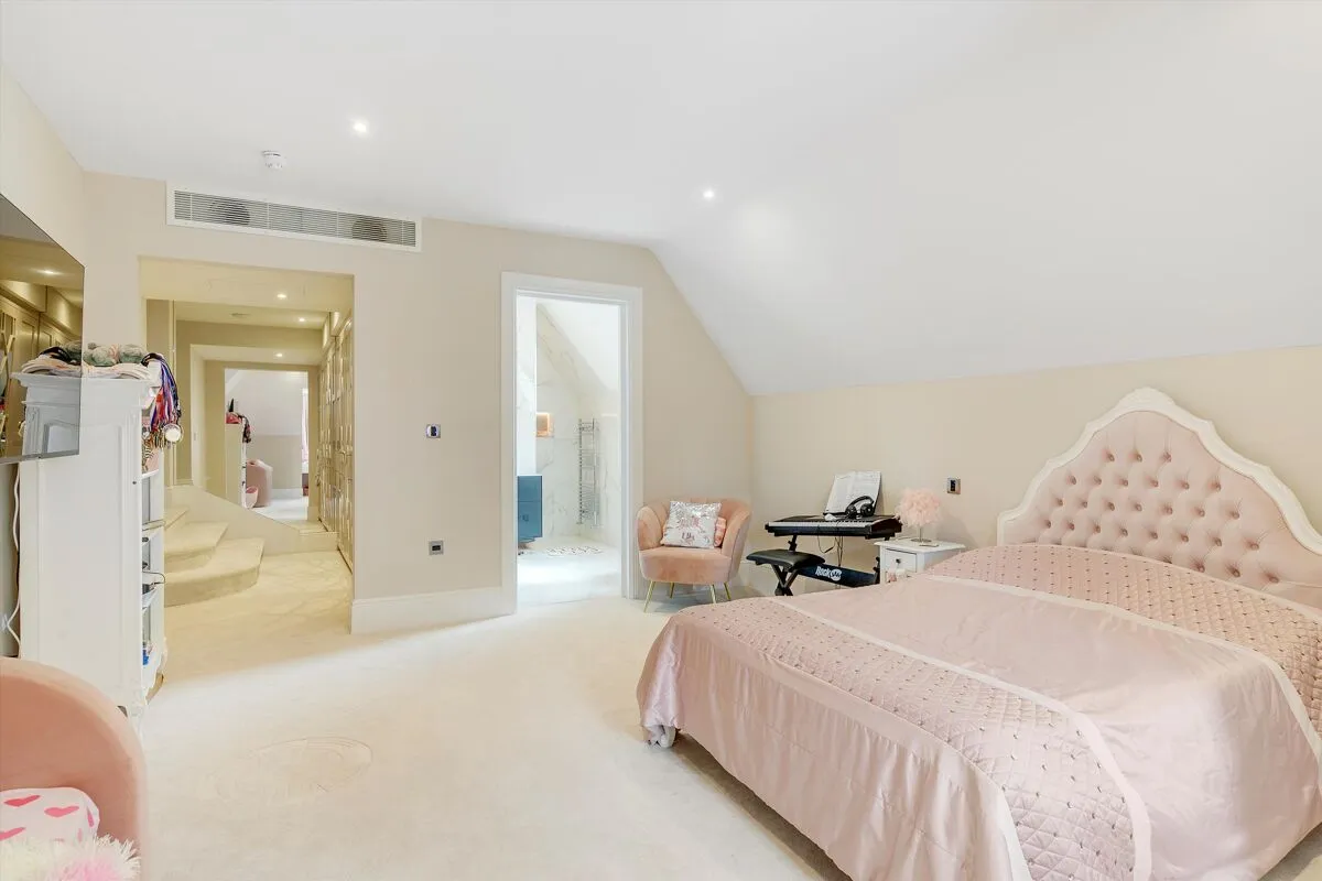 Abbots Drive, Virginia Water, GU25, photo 19