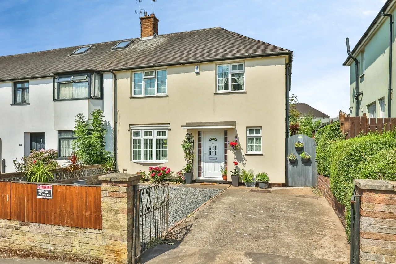 4 bed house for sale — Southchurch Drive, Clifton, Nottingham, NG11