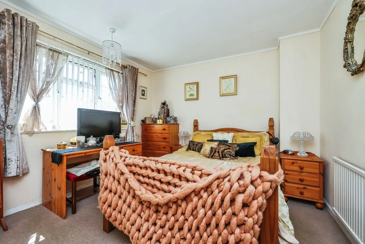 Southchurch Drive, Clifton, Nottingham, NG11, photo 10