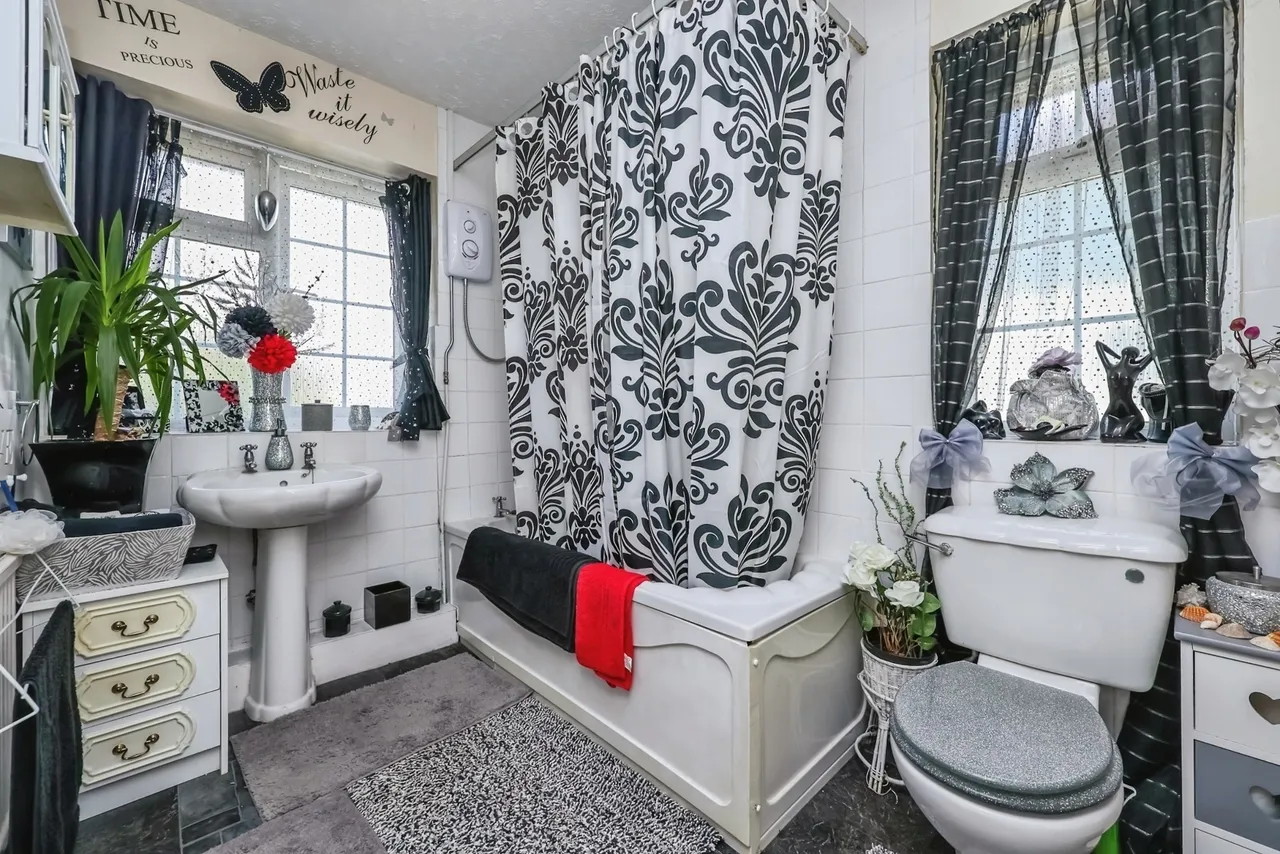 Southchurch Drive, Clifton, Nottingham, NG11, photo 13