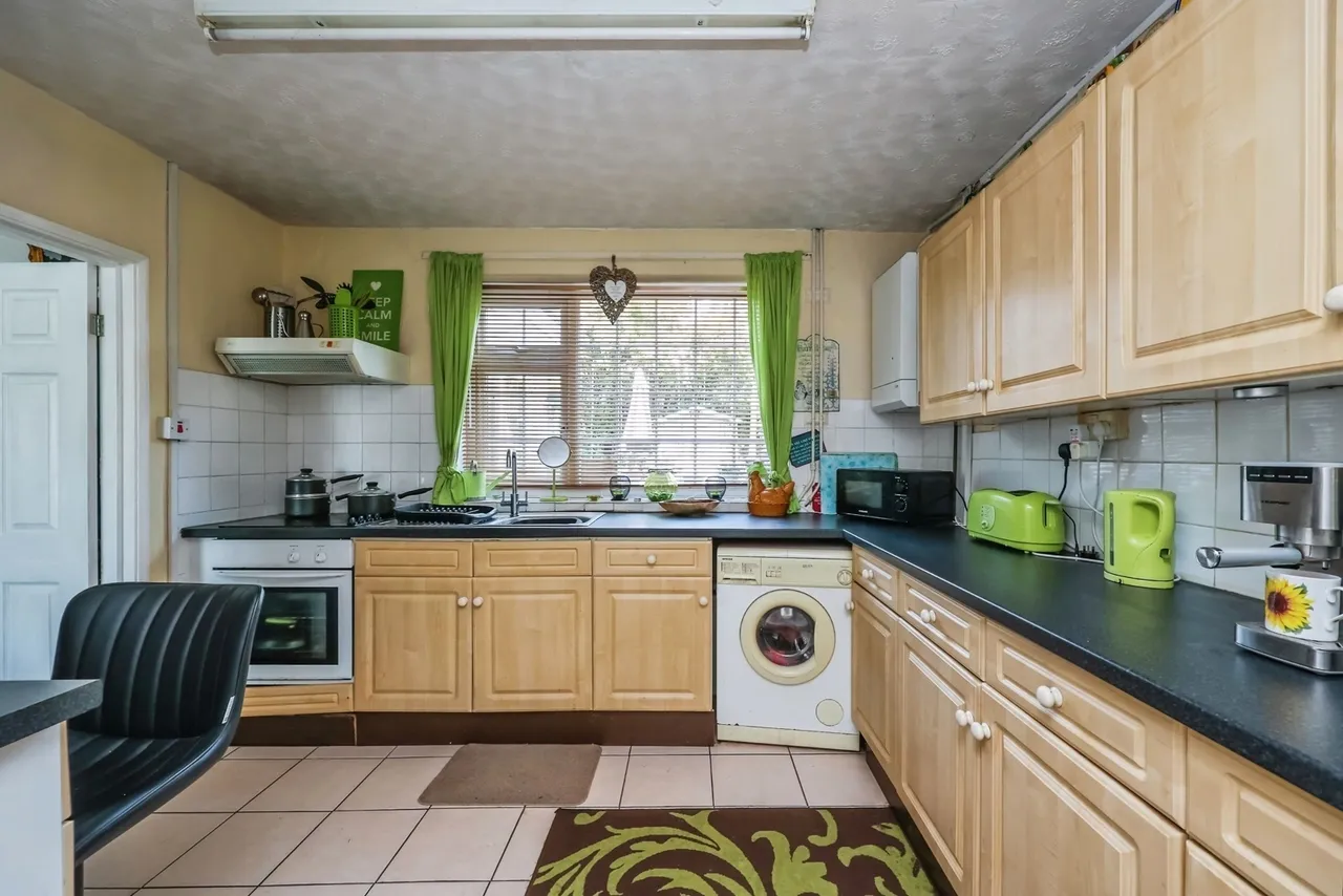 Southchurch Drive, Clifton, Nottingham, NG11, photo 2