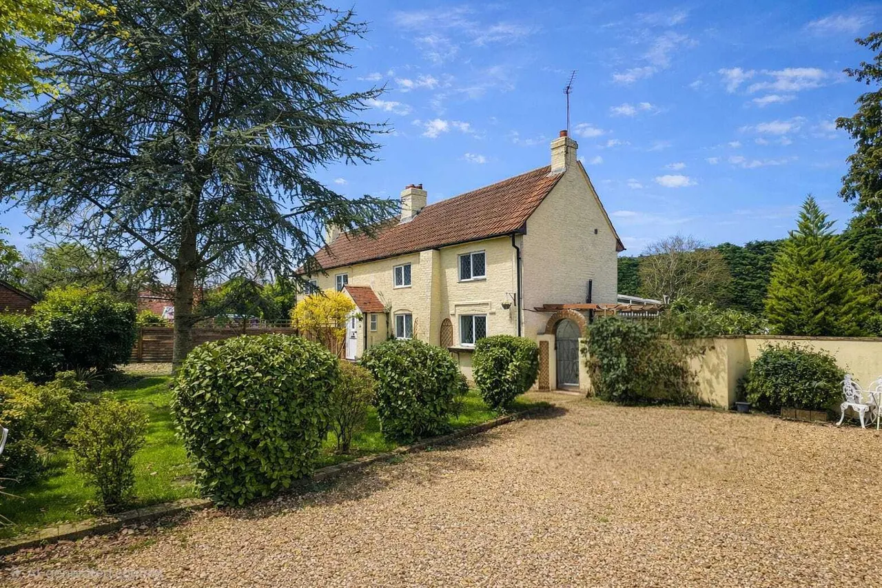 2 bed character property for sale — Calmore Road, Calmore, Southampton