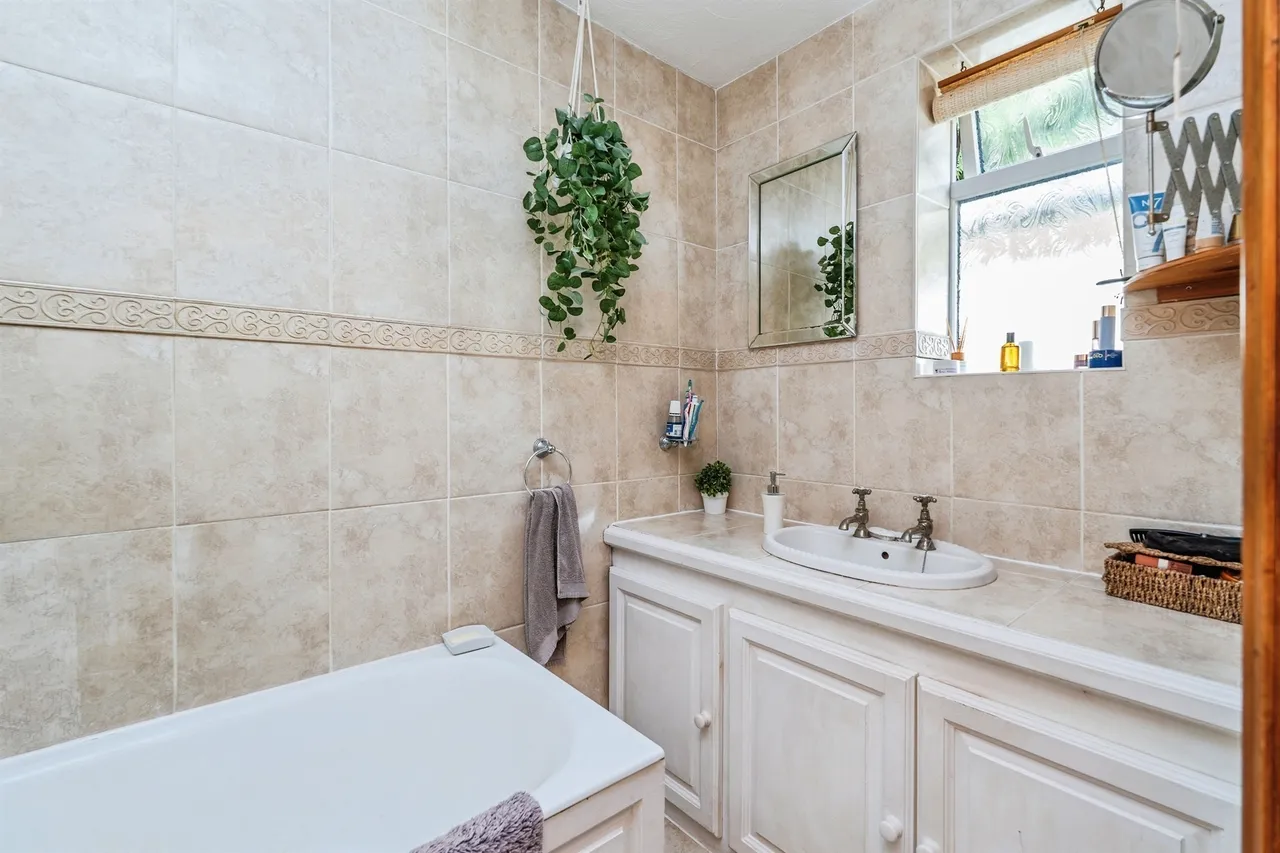Calmore Road, Calmore, Southampton, photo 9