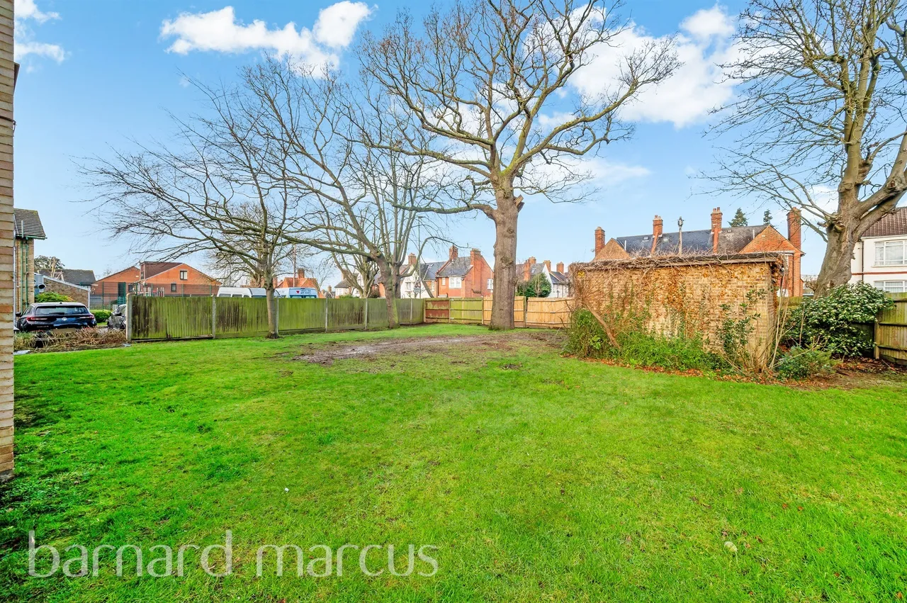Rectory Lane, London, photo 12