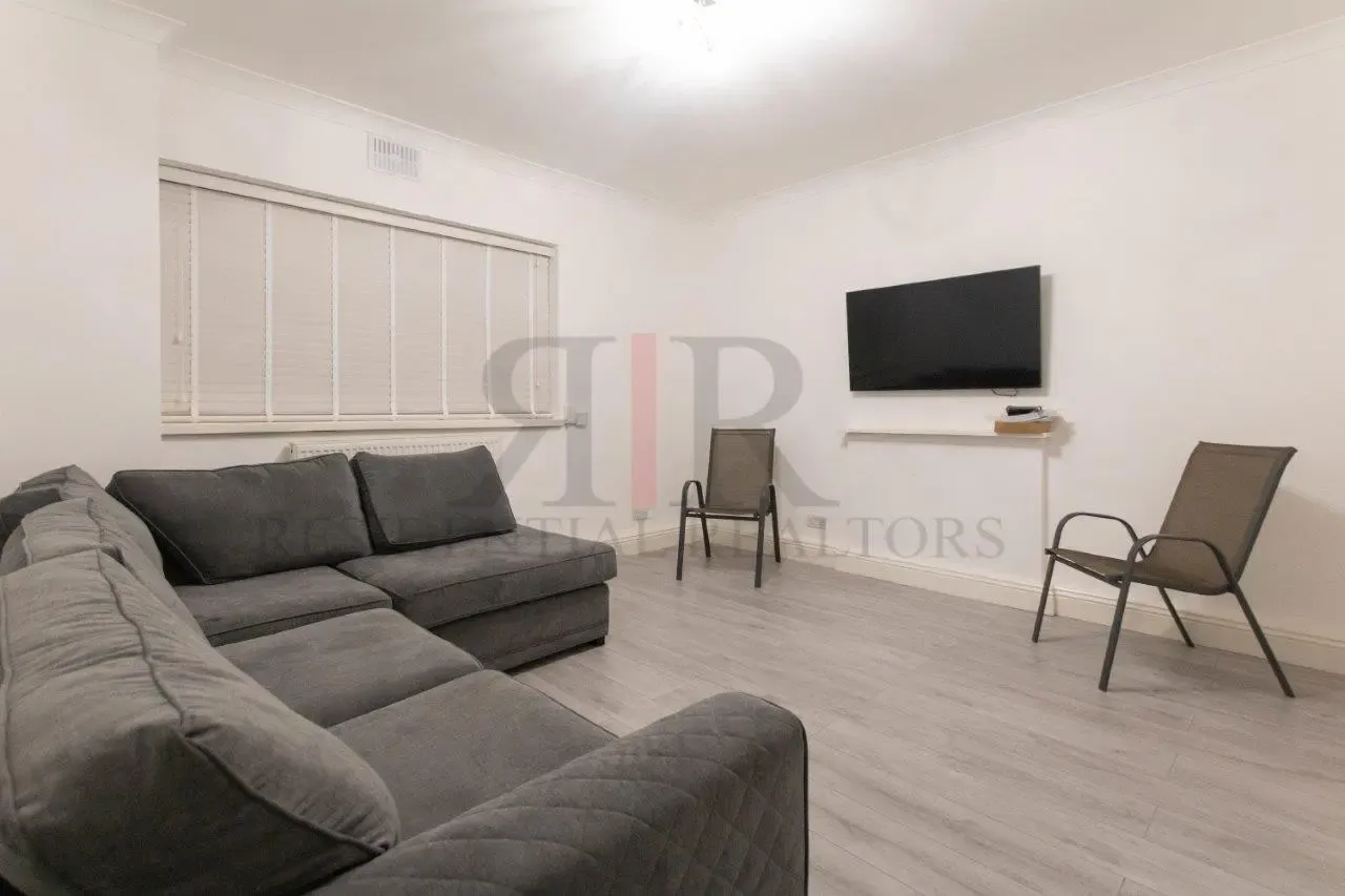 2 bed house to rent, Canton Street, London, E14