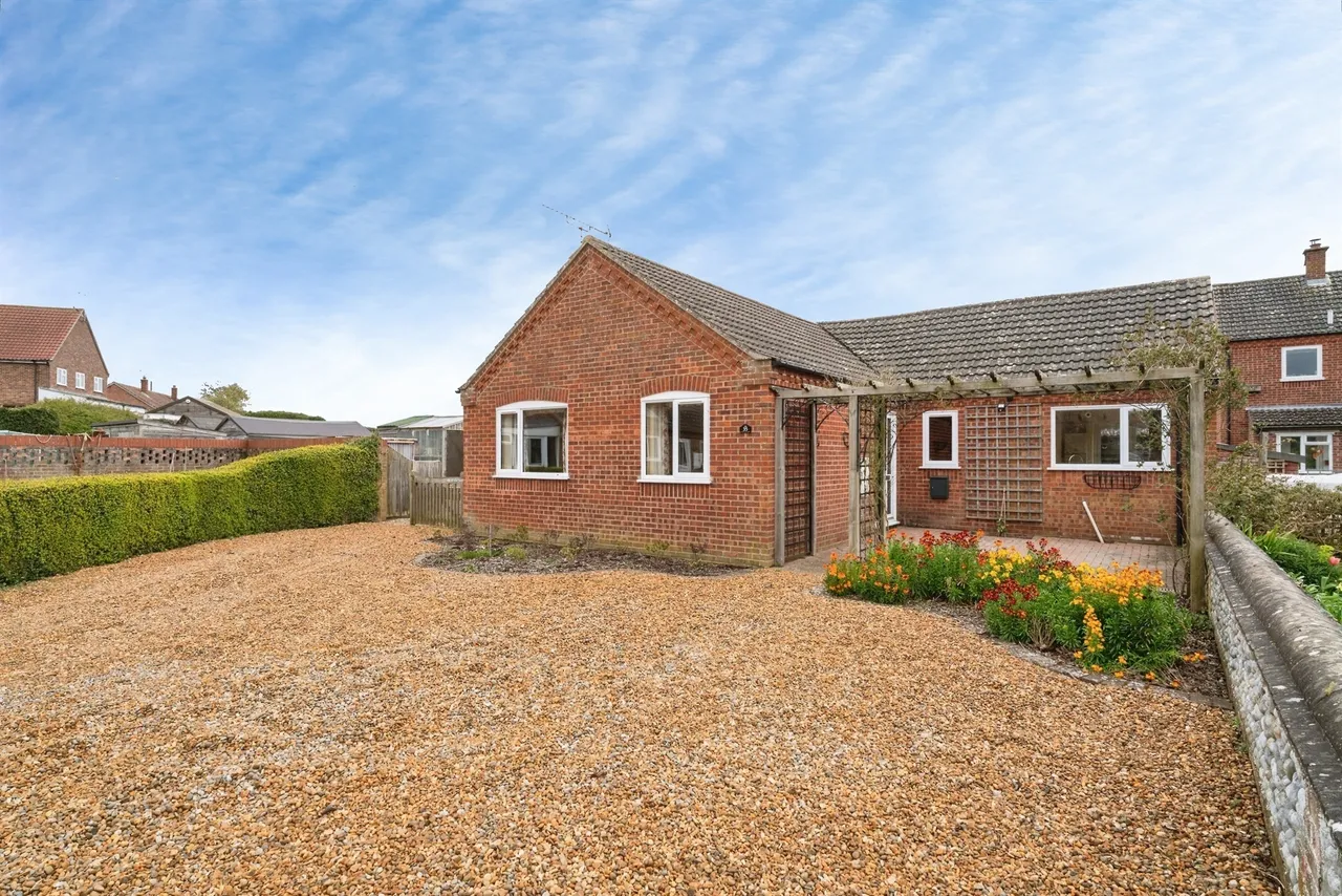 2 bed house for sale — The Cornfield, Langham, Holt