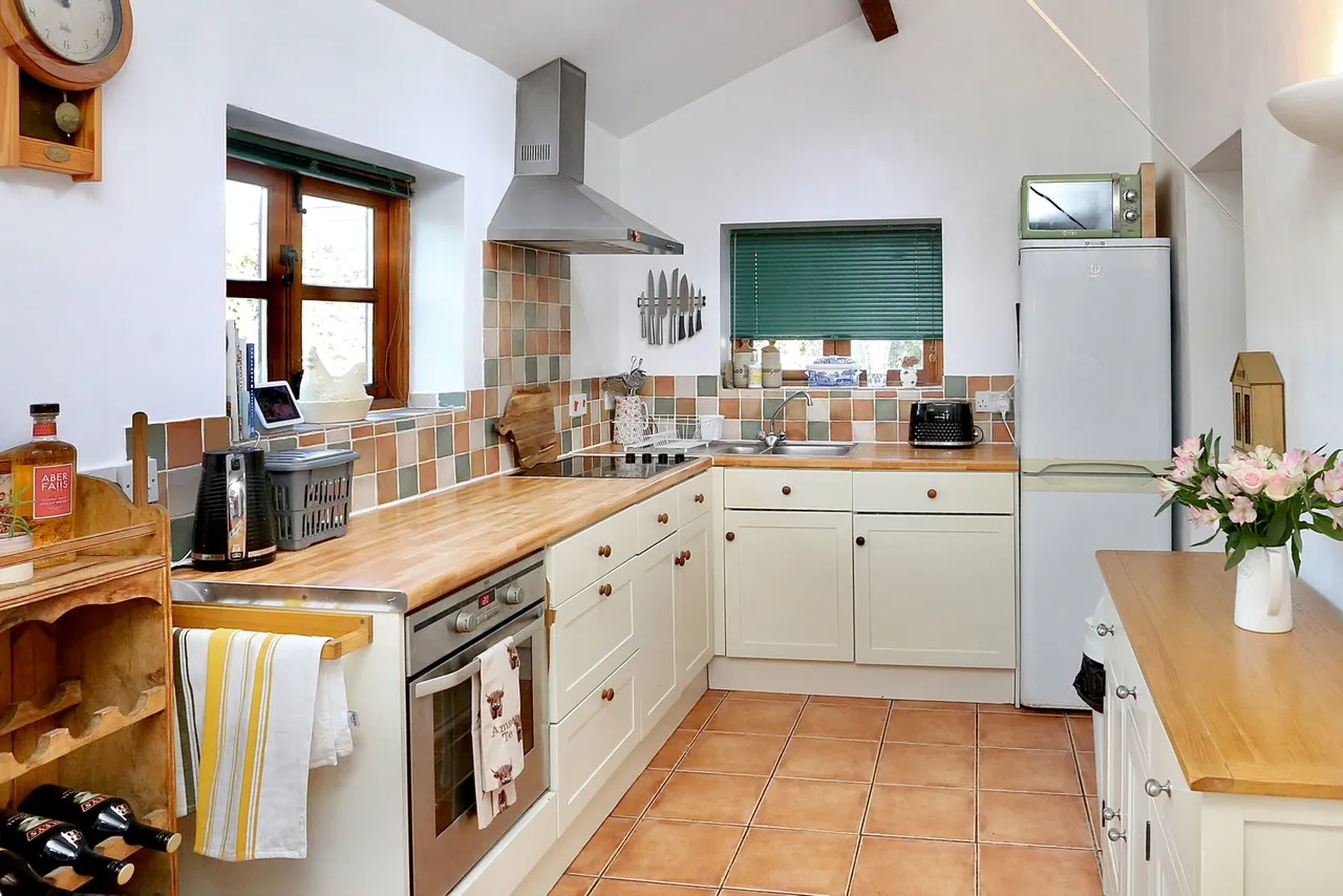 Turn Pike Cottage, Castle Road, Llangynidr, Crickhowell, Powys, NP8 1NG, photo 11