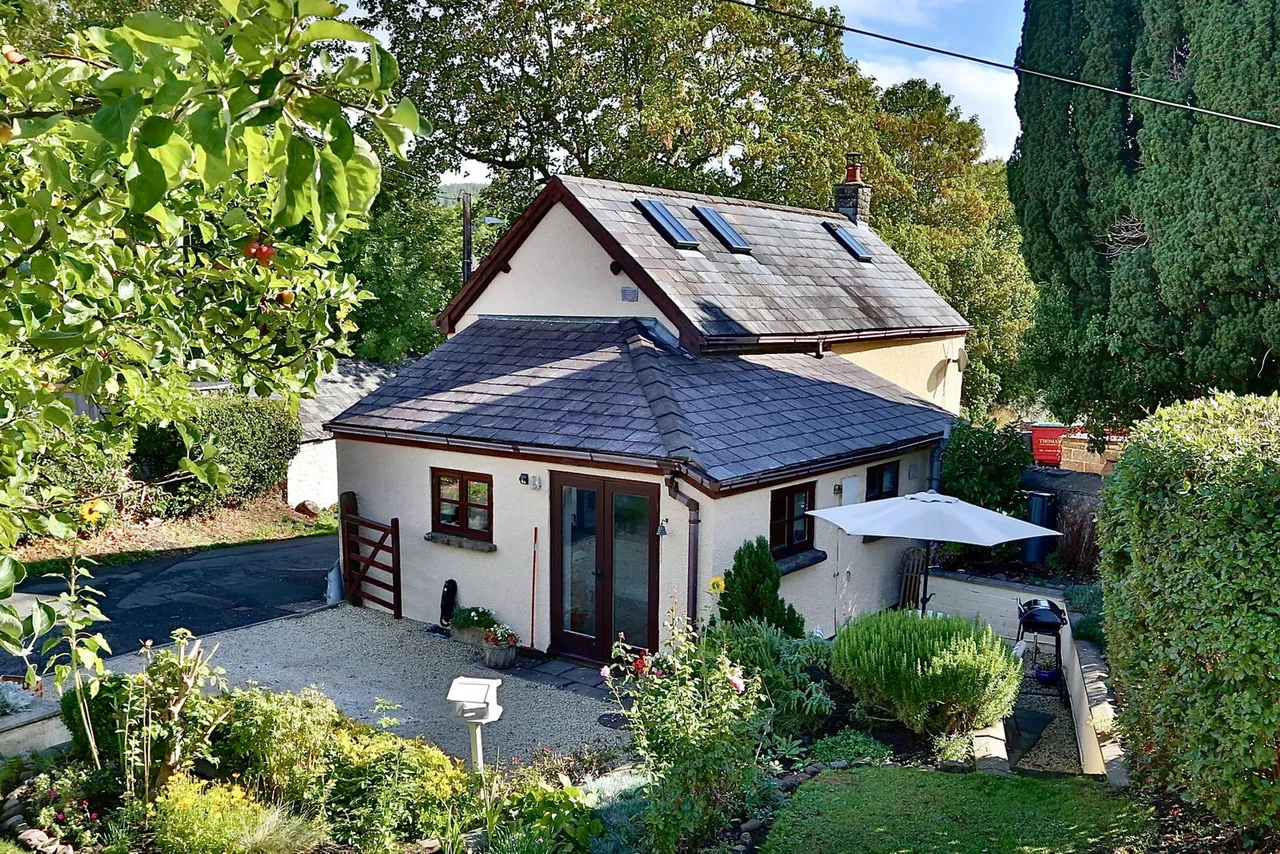 2 bed house for sale — Turn Pike Cottage, Castle Road, Llangynidr, Crickhowell, Powys, NP8 1NG