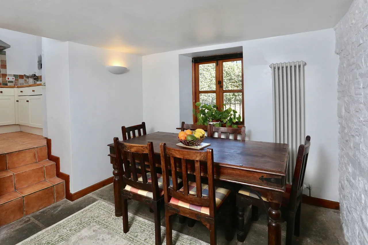 Turn Pike Cottage, Castle Road, Llangynidr, Crickhowell, Powys, NP8 1NG, photo 9