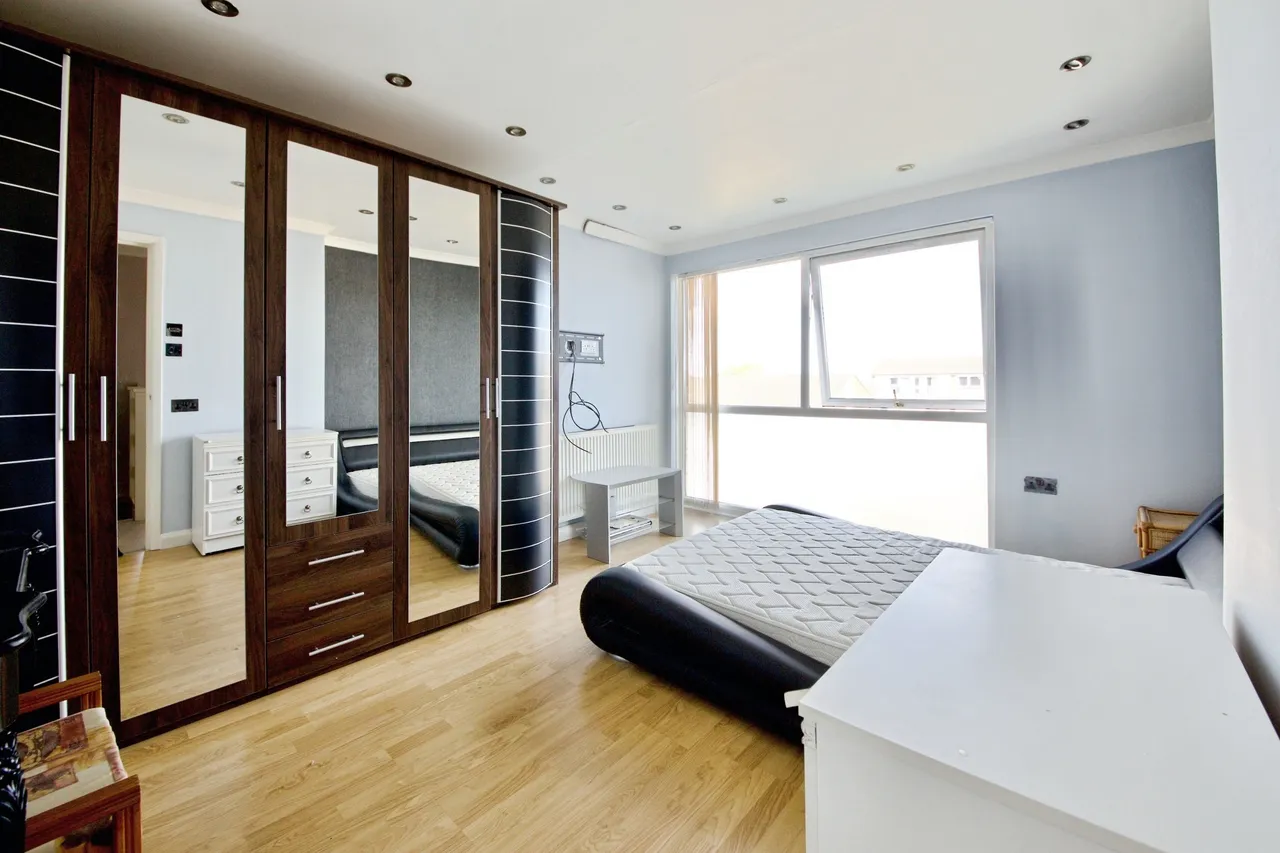 Mintern Close, London, photo 4
