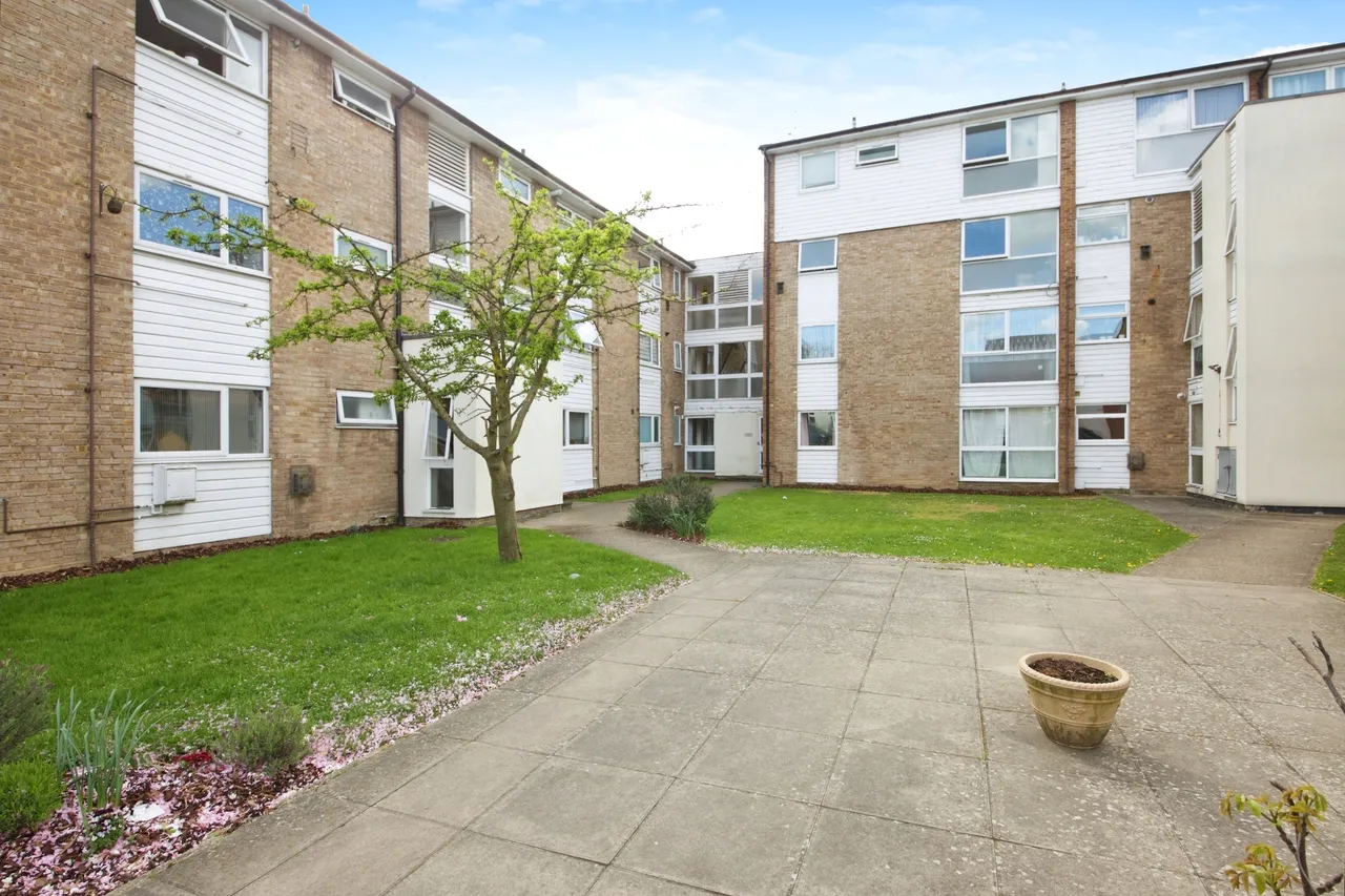 Mintern Close, London, photo 6