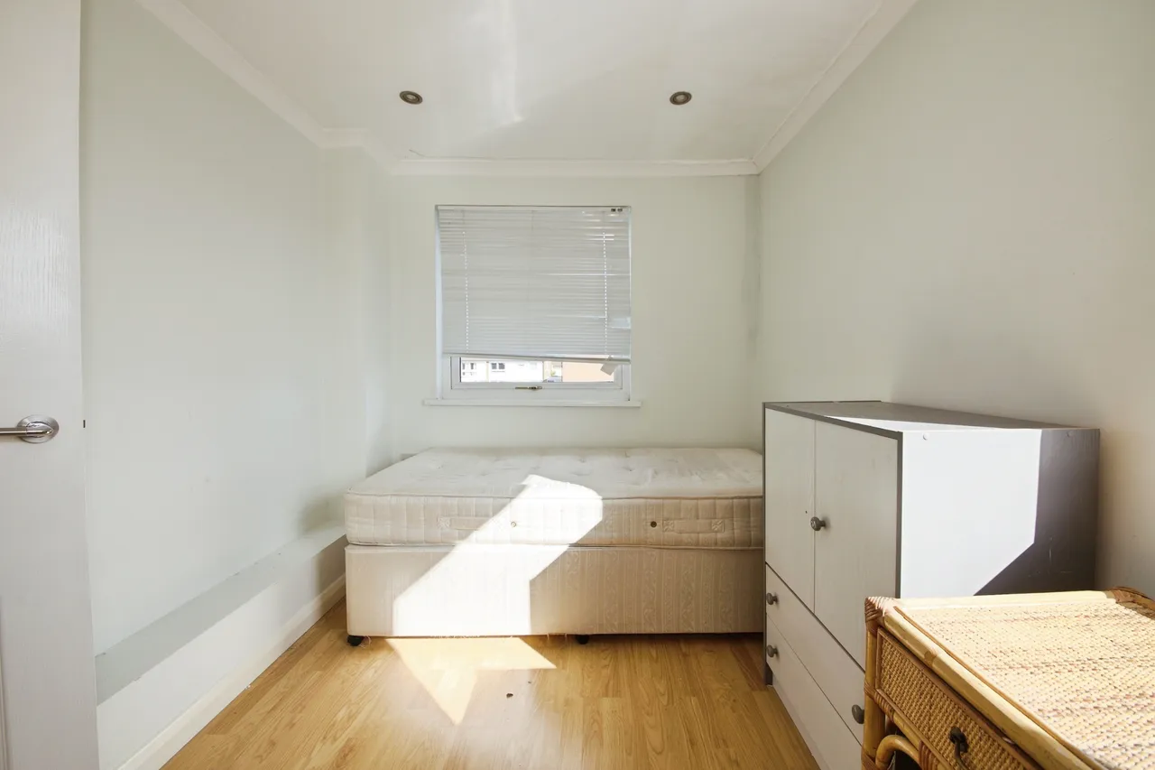 Mintern Close, London, photo 9