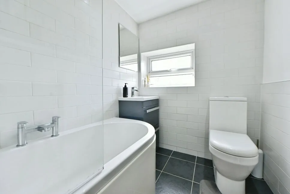 Higham Lane, Hyde, SK14, photo 8