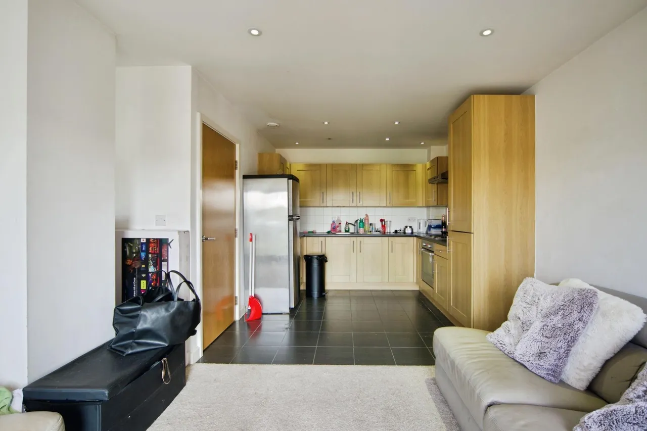 Aerodrome Road, London, NW9, photo 2
