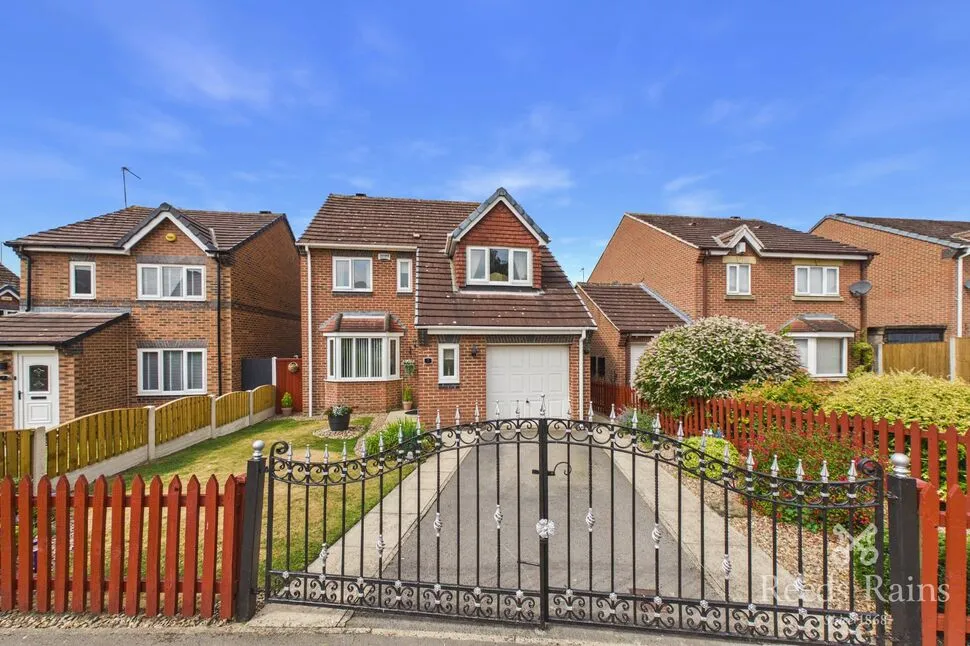4 bed house for sale — Stevenson Avenue, Castleford, West Yorkshire, WF10