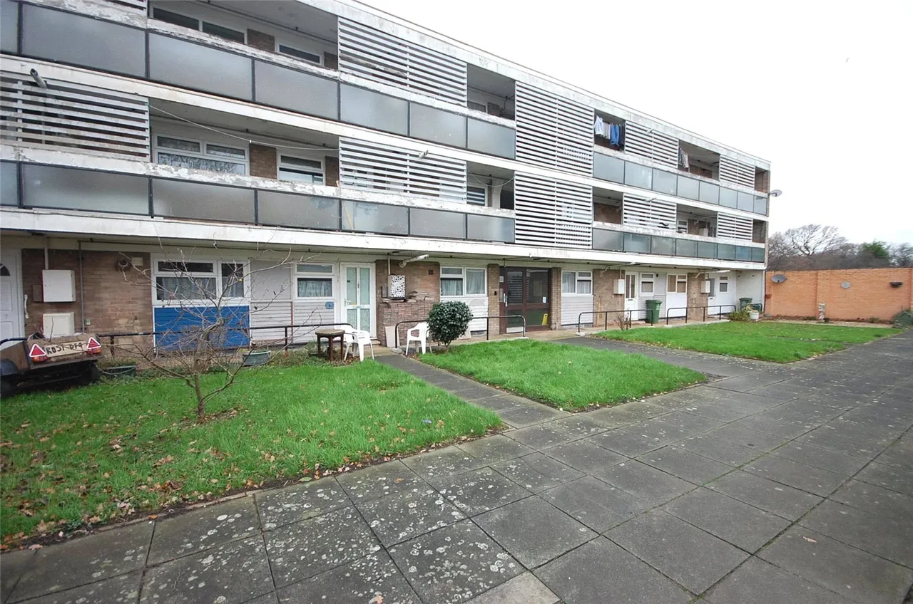 1 bed flat for sale, Chatterford End, Basildon, SS14
