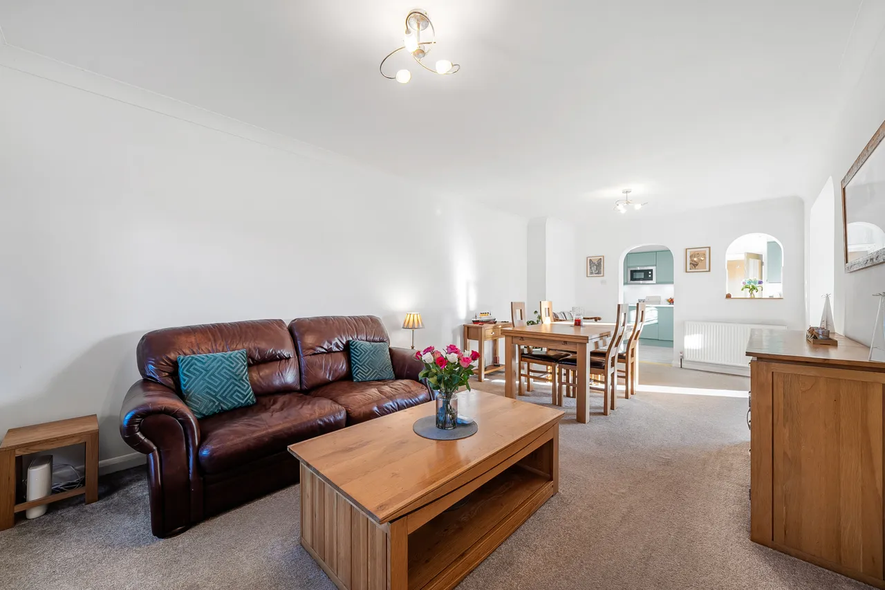 Moated Farm Drive, Addlestone, KT15, photo 5