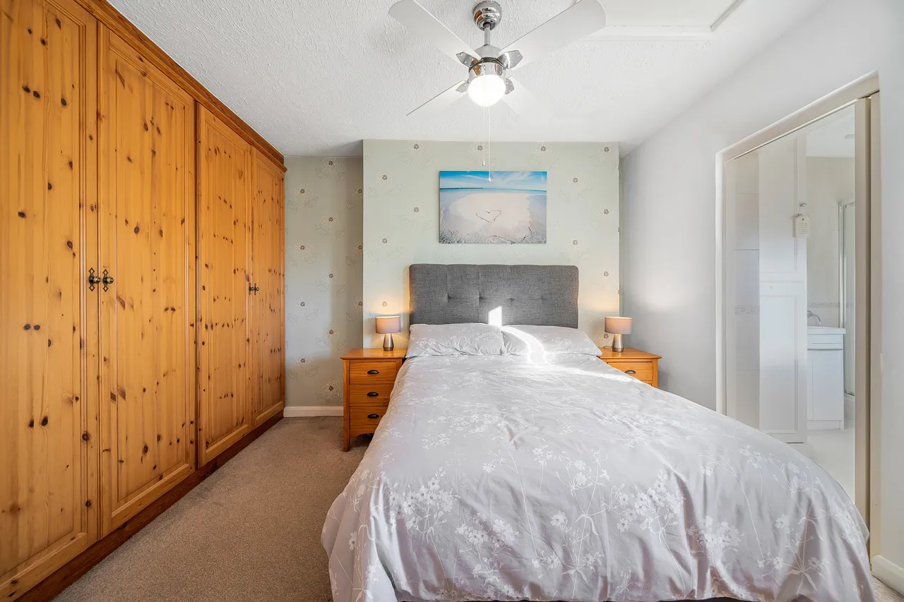 Moated Farm Drive, Addlestone, KT15, photo 16