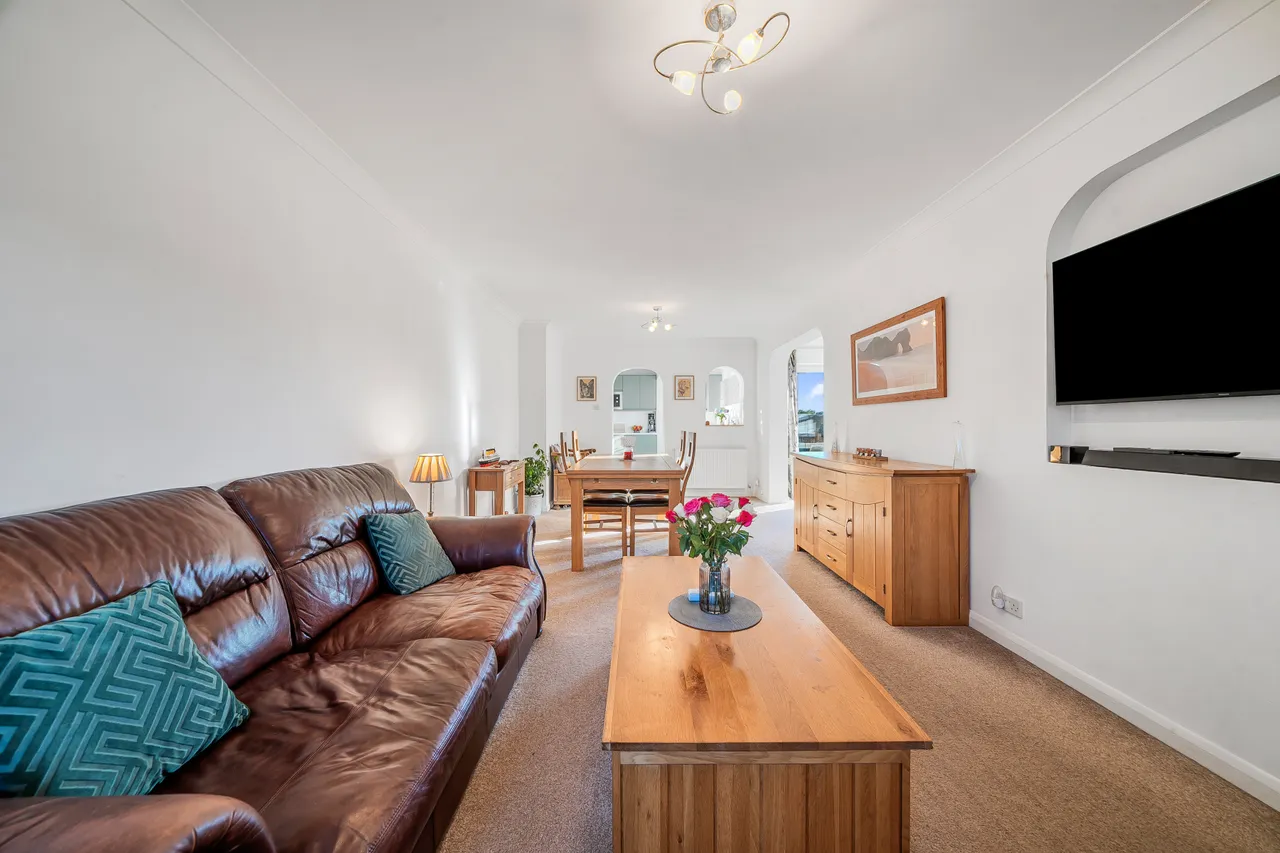 Moated Farm Drive, Addlestone, KT15, photo 6