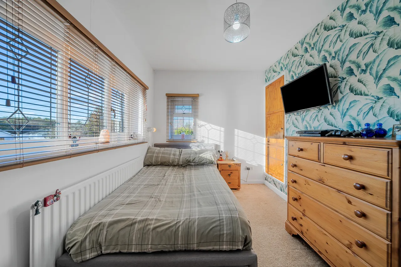 Moated Farm Drive, Addlestone, KT15, photo 12