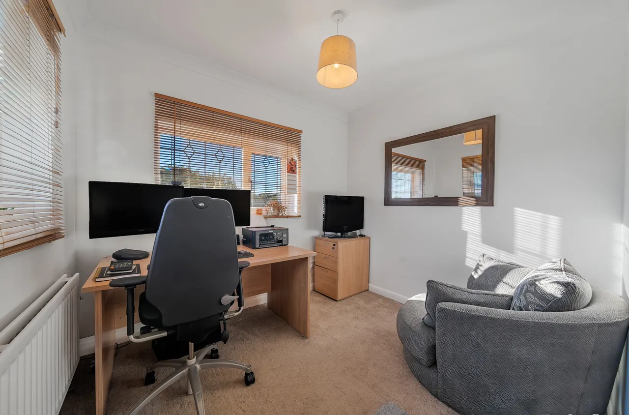 Moated Farm Drive, Addlestone, KT15, photo 14