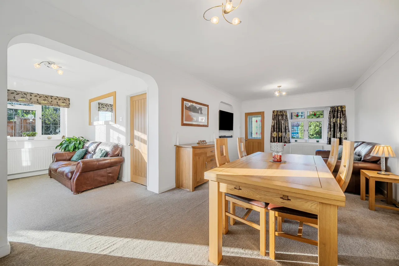 Moated Farm Drive, Addlestone, KT15, photo 4