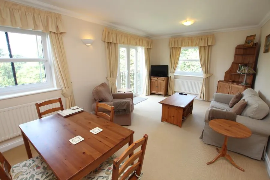 Beacon Hill, Woking, GU21, photo 3